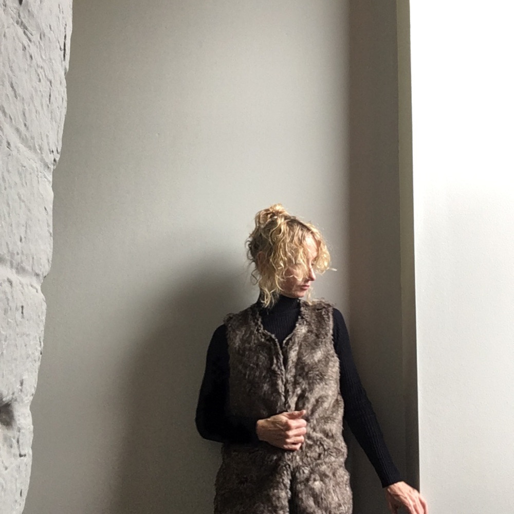 BCX Brown faux fur vest size  small - Picture 3 of 7
